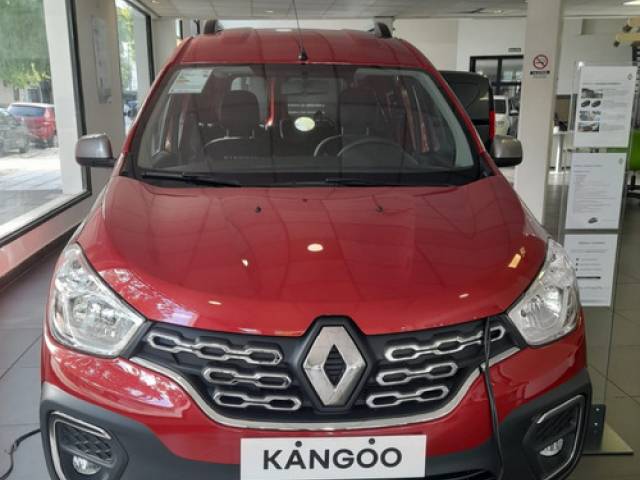 Renault Kangoo 1.6 Sce Stepway 2023 nafta dirección hidráulica Villa Ortúzar