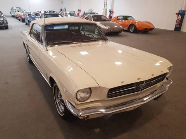Ford Mustang 64 1/2 1965 nafta automático $165.000