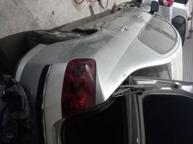 Peugeot 407 Hdi de baja chocado usado diésel $734.234