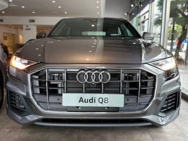 Audi Q8 3.0 55 Tfsi Quattro Nuevo gris $210.000